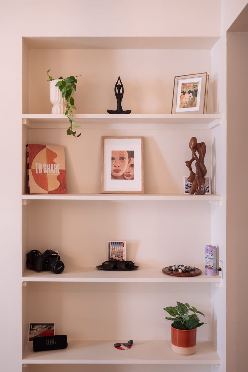 Niche décorative et étagères
