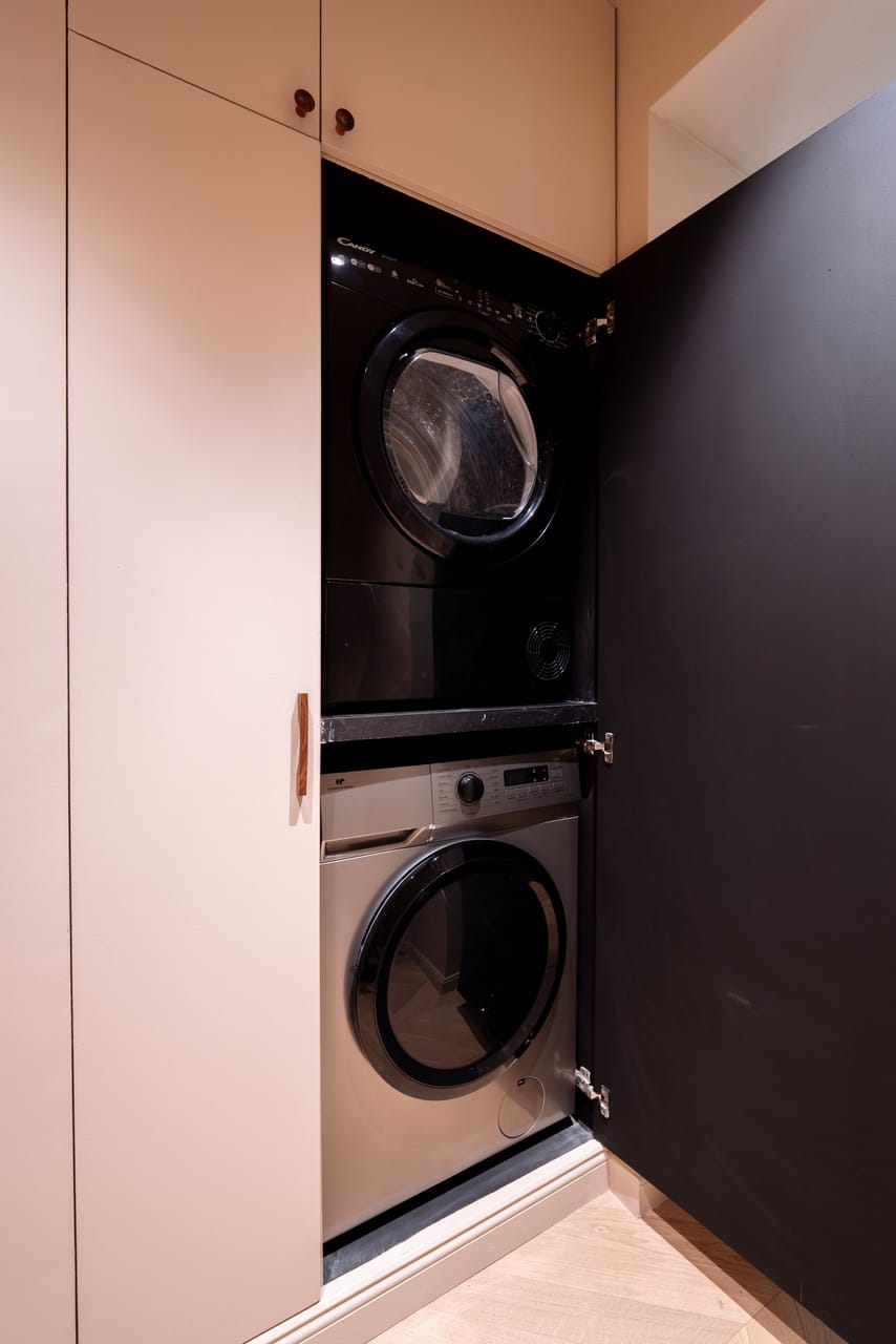 Lave-linge et sèche-linge intégrés en placard